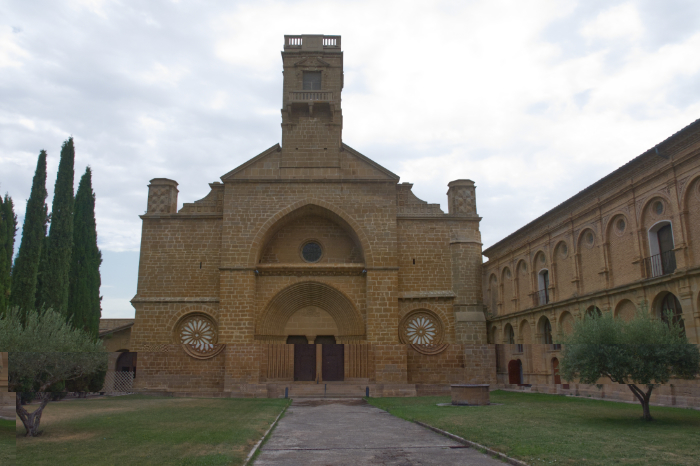 Portada occidental de la iglesia del monasterio de la Oliva